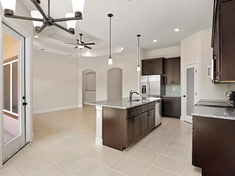 215 Park Cir — Photo 15