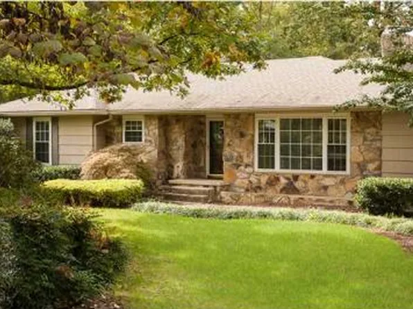 329 N Palisades Dr, Signal Mountain, TN 37377