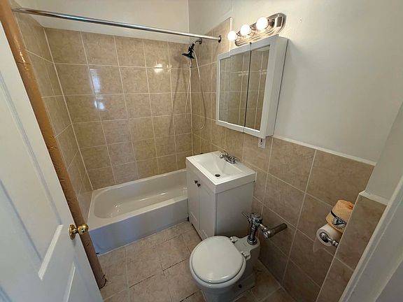 4th image of 877 Beacon St #1