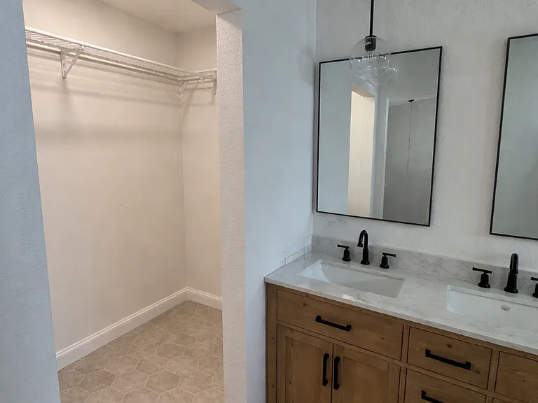 100 Chalet Woods Cir — Photo 11