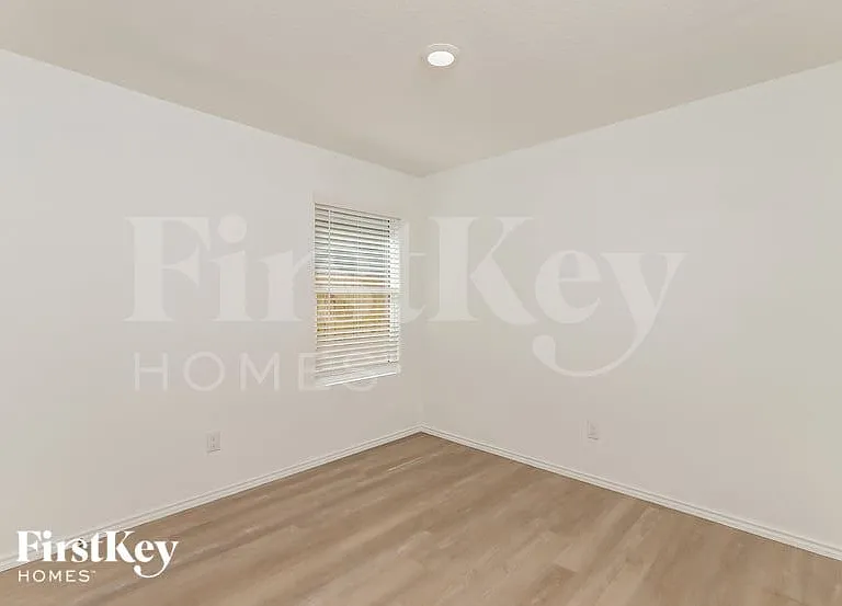 10610 McClintock Dr — Photo 12