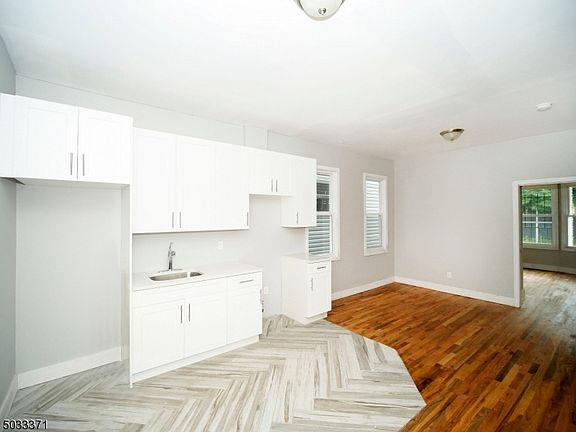 4th image of 387-389 S 20th St