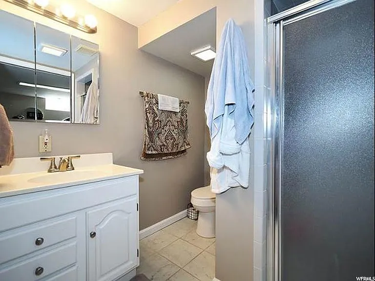 2215 S Broadmoor St — Photo 9