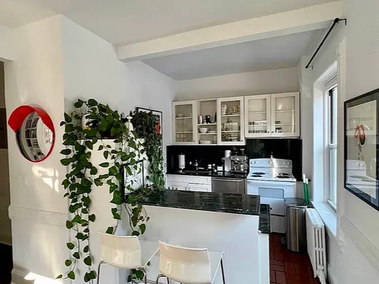 38 Macdougal St #5B — Photo 4