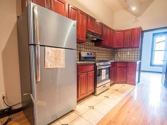 3rd image of 48 Wyckoff Ave APT 3L