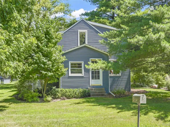 3257 Saint Clair Dr, Rochester Hills, MI 48309