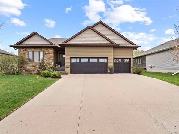2982 High Bluff Dr, Coralville, IA 52241