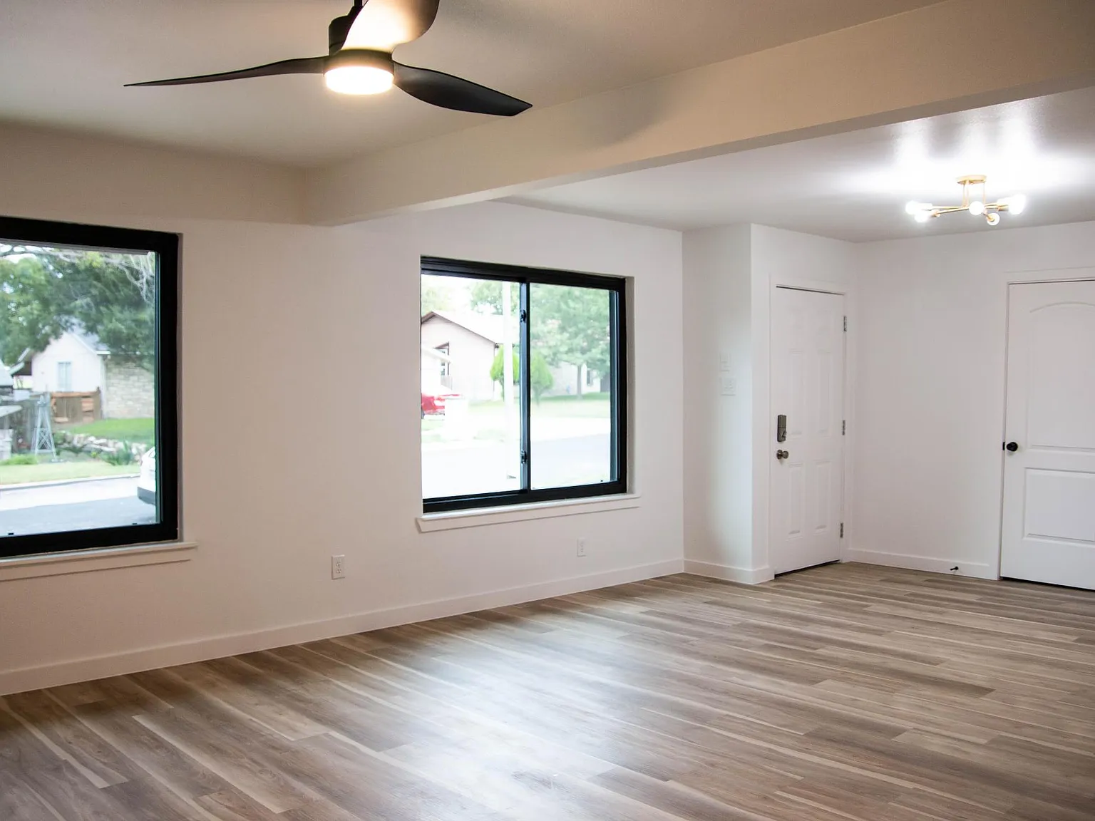 3 bed, 1341 sqft, $2,150 — Photo 3