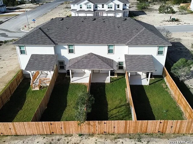3 bed, 2.5 bath, 1242 sqft, $1,295 — Photo 4