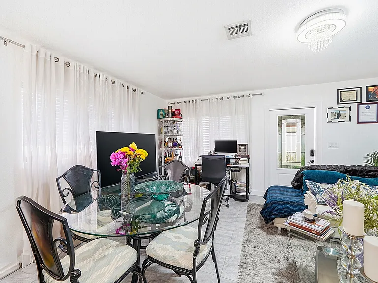 1320 SW 34th Ave #2 — Photo 4