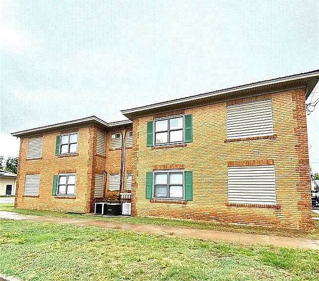 827 W Chickasha Ave #8 — Photo 1