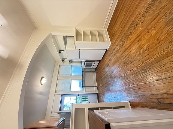 3rd image of 3235 W Dickens Ave APT 2