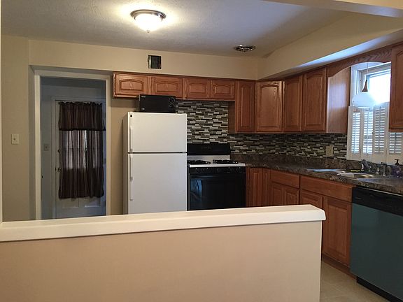 4th image of 20704 Gardenview Dr