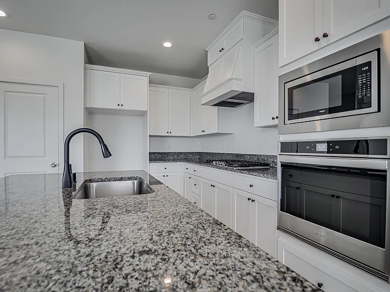 15017 Maryvale Ave — Photo 10