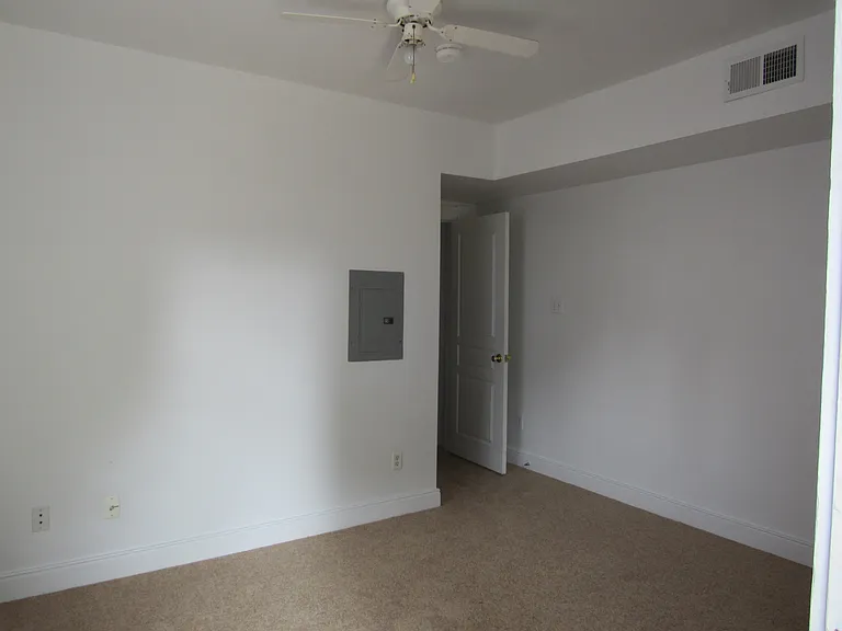 811 Bowe St — Photo 8
