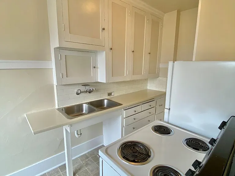 Belmont Apartments — Photo 19