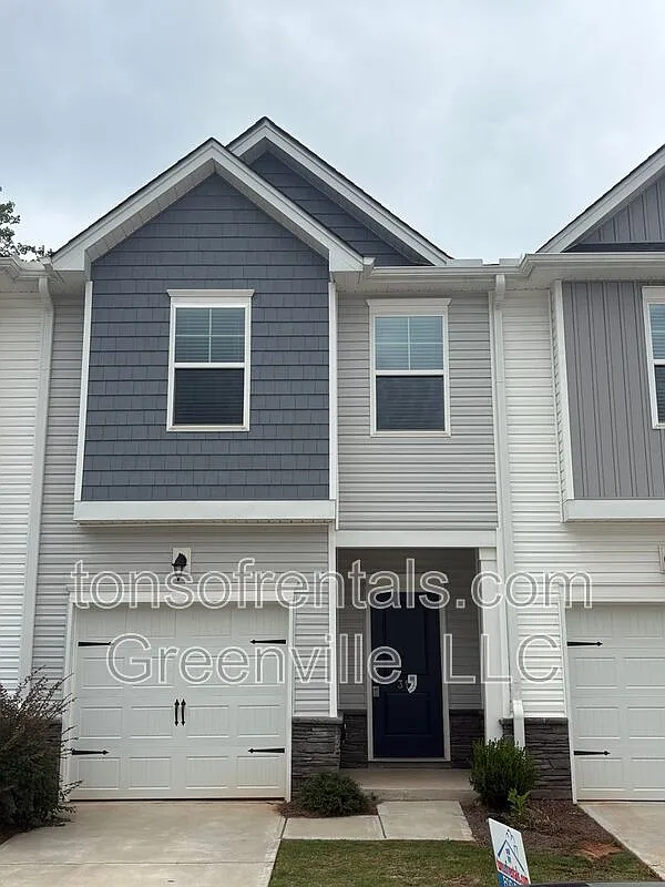 3 bed, 2.5 bath, $1,800 — Photo 1