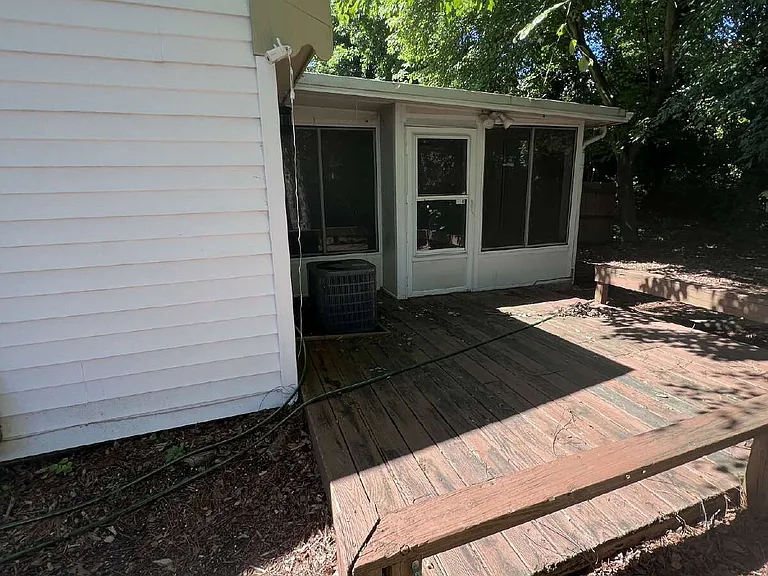 921 Wickford Dr — Photo 3