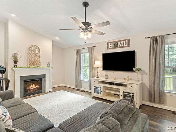 5th image of 14 Mann Hill Farm Ct