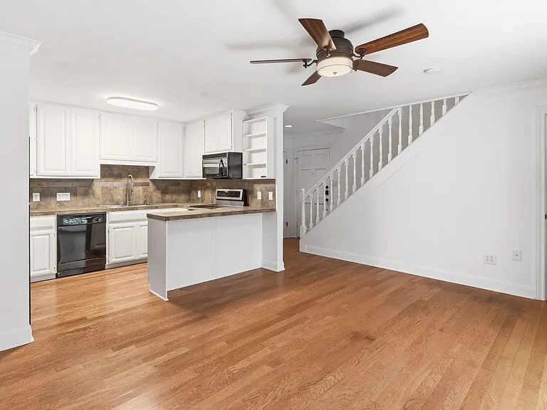 2500 Steck Ave #7 — Photo 3