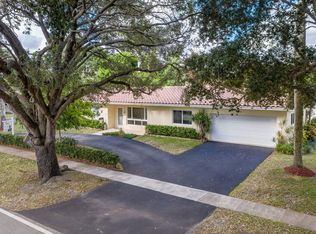 581 N Fig Tree Ln, Plantation, FL 33317