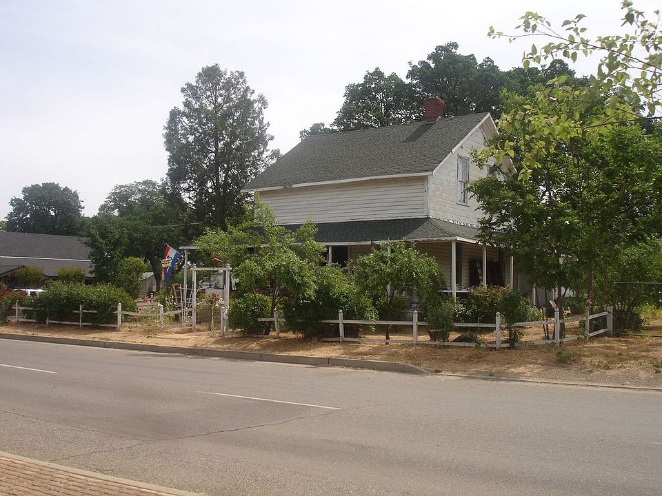 1st image of 3329 Main St
