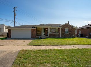 21258 Bon Brae St, Saint Clair Shores, MI 48081