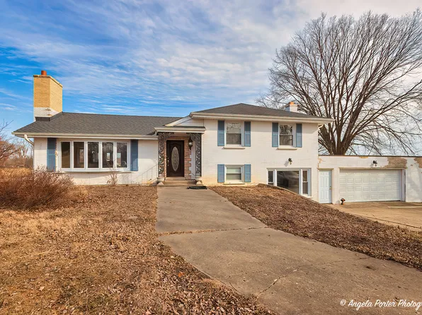 2720 Barreville Rd, McHenry, IL 60050