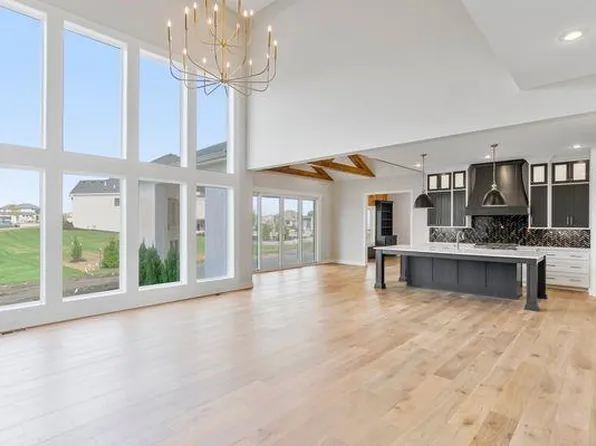 4741 W 157th St, Overland Park, KS 66224