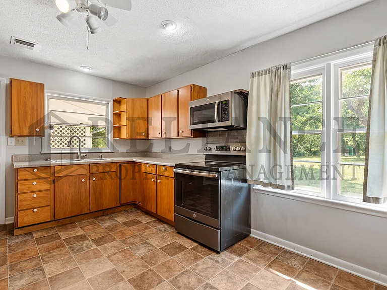 1035 S 127th St E — Photo 11