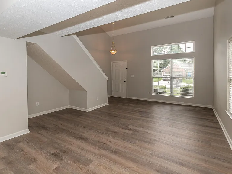 10686 Trailwood Dr — Photo 2