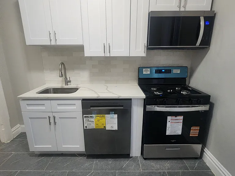 149 Bentley Ave #C3 — Photo 1