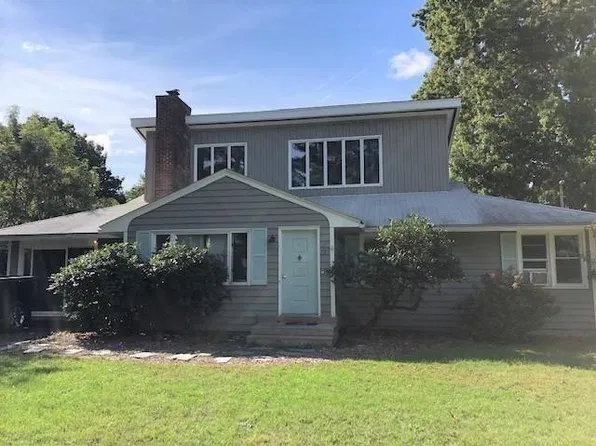 15 Evelyn Dr, Bristol, RI 02809