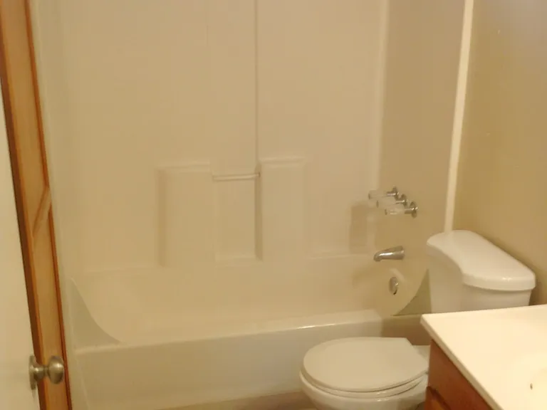 205 Elwood St — Photo 11