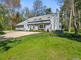 5 Mindy Ct, Locust Valley, NY 11560