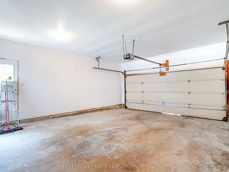 1713 Phillbrook Cres — Photo 44