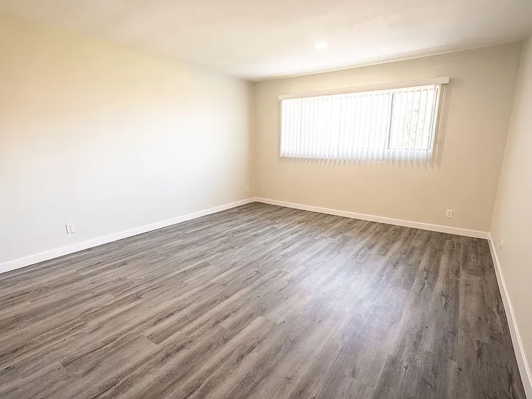 1635 North Martel Avenue — Photo 56