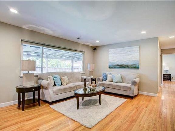 3rd image of 2809 Evergreen Way