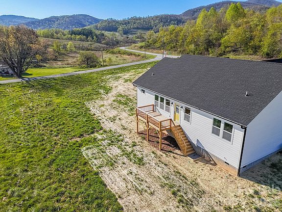 4th image of 529 Waters Rd