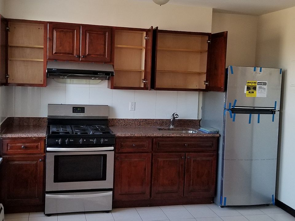 1st image of 10515 Jamaica Ave APT 3
