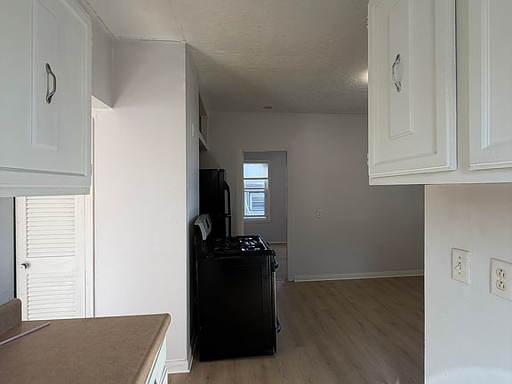 5th image of 33 Everett Ave