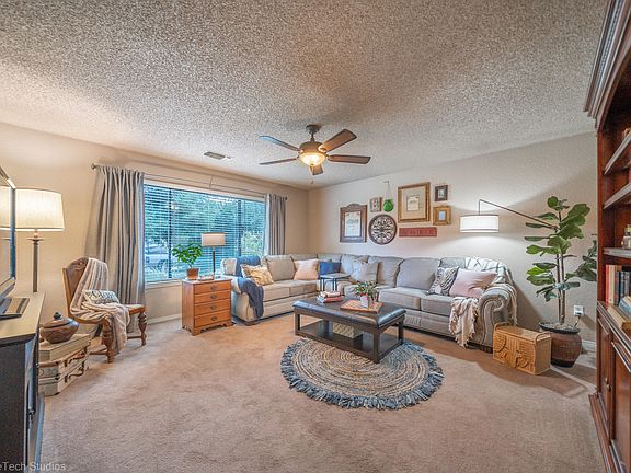 5th image of 2830 Sandalwood St