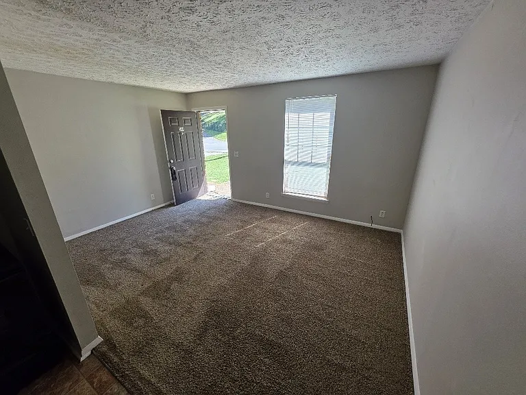 344 E Webster St — Photo 3