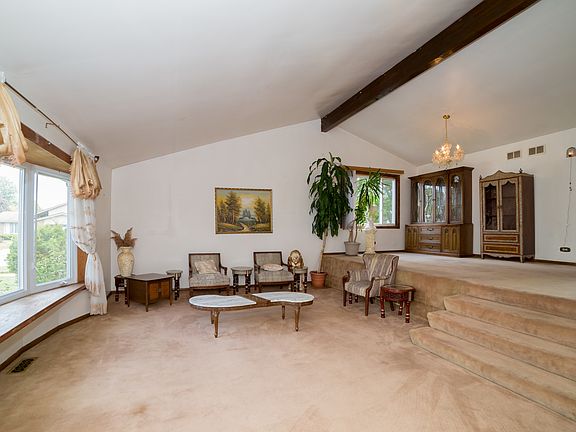 4th image of 8419 Camelia Ln