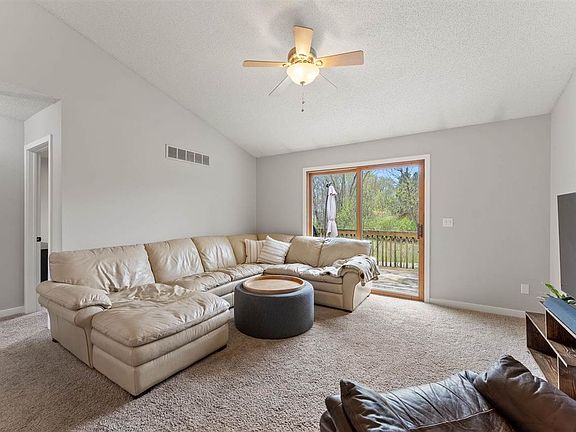 5th image of 327 Parkview Ct