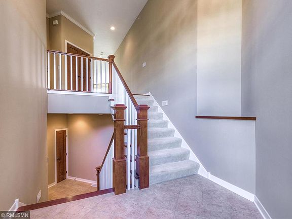 2nd image of 485 Willoughby Way E