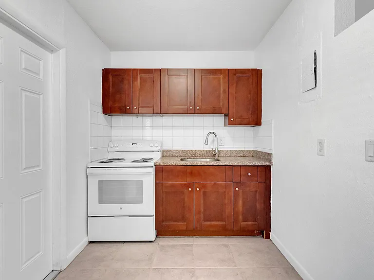 710 SE 4th Ave — Photo 6
