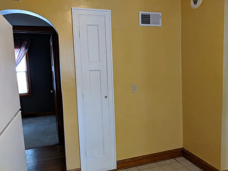 242 Edgewood Ln — Photo 3