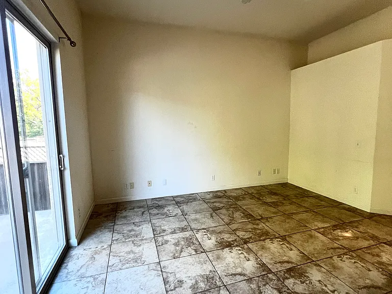 3202 Rockview Pl — Photo 5