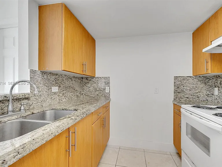 1690 SW 27th Ave #805 — Photo 7